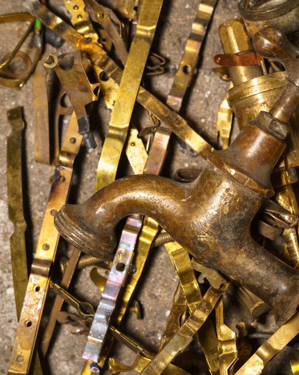 Hurda su saati, musluk ve batarya gibi sarı pirinç malzemelerin geri dönüşümü